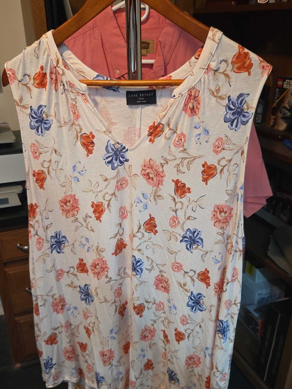Lane Bryant Cream Floral V-Neck Sleeveless Tank Top